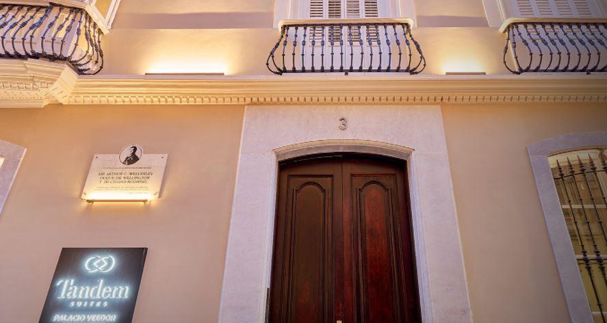 Tandem Palacio Veedor De Galeras Suites Cadiz Exterior photo